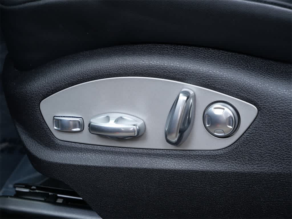 Thumbnail: 2025 Porsche Macan - 12