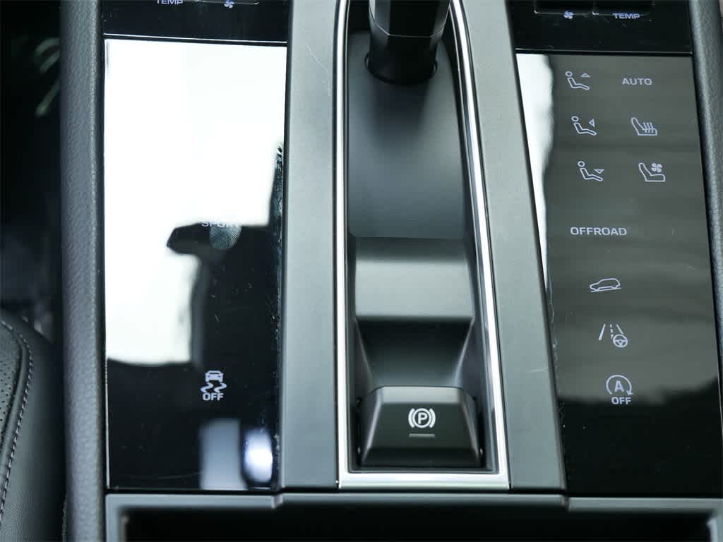 Thumbnail: 2025 Porsche Macan - 27