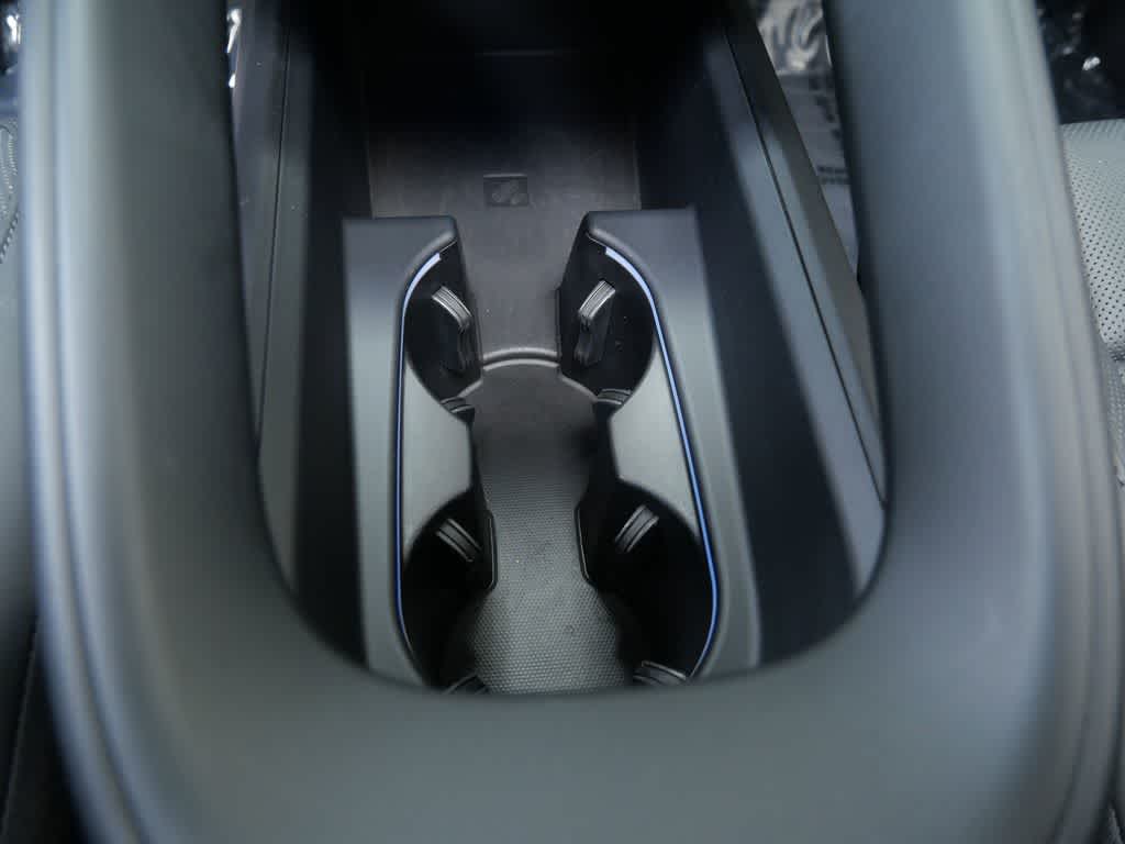 Thumbnail: 2025 Porsche Macan - 24