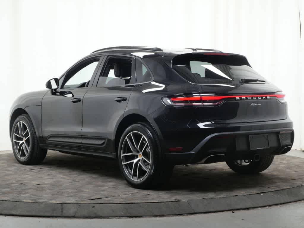 Thumbnail: 2026 Porsche Macan - 3