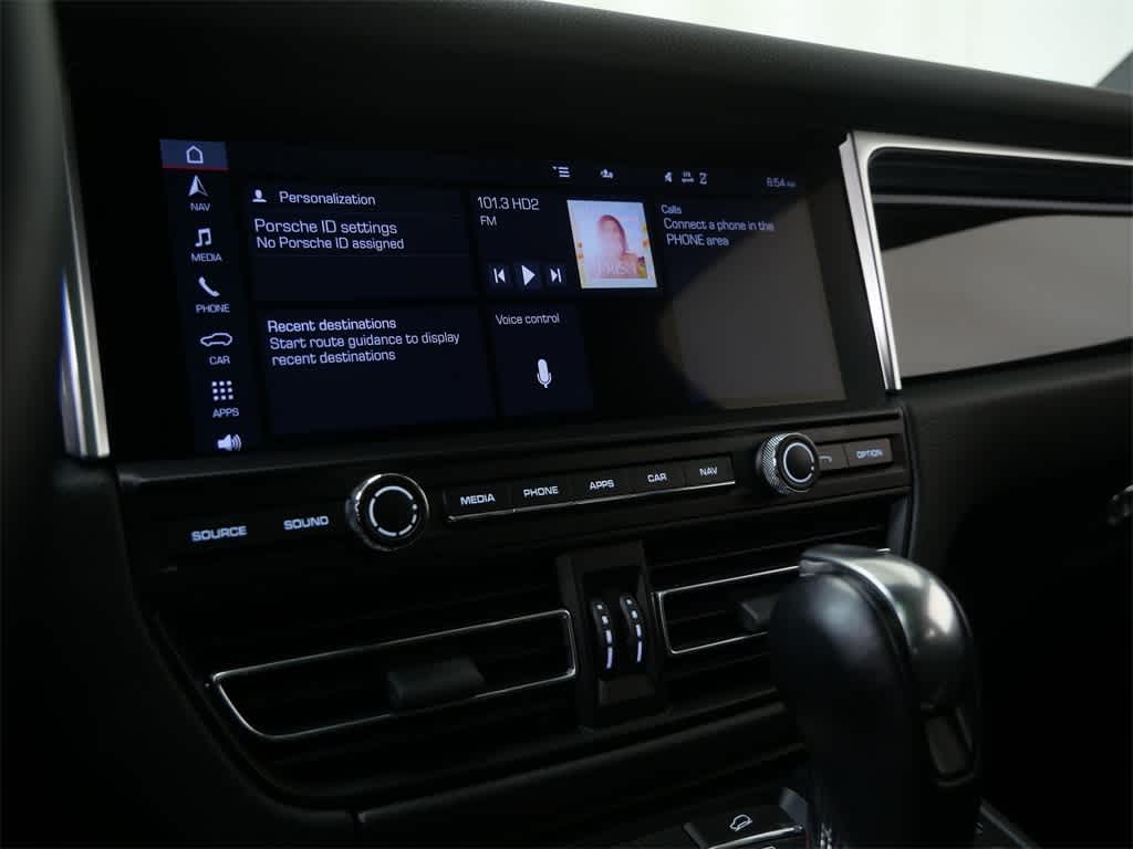 Thumbnail: 2020 Porsche Macan - 22