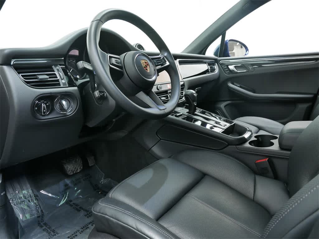 Thumbnail: 2025 Porsche Macan - 4