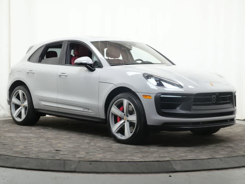 Thumbnail: 2026 Porsche Macan - 9