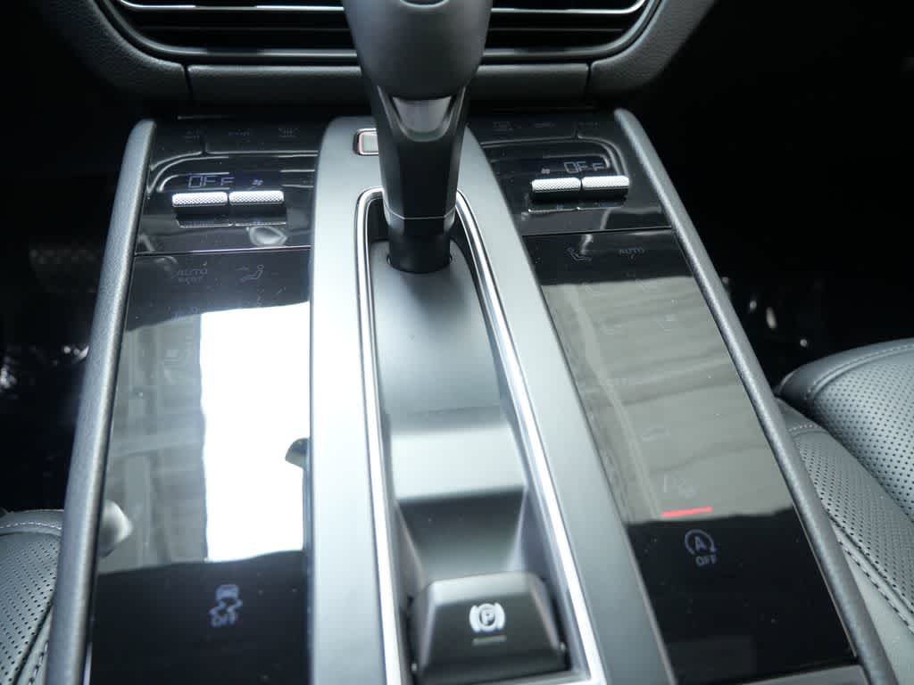 Thumbnail: 2026 Porsche Macan - 19