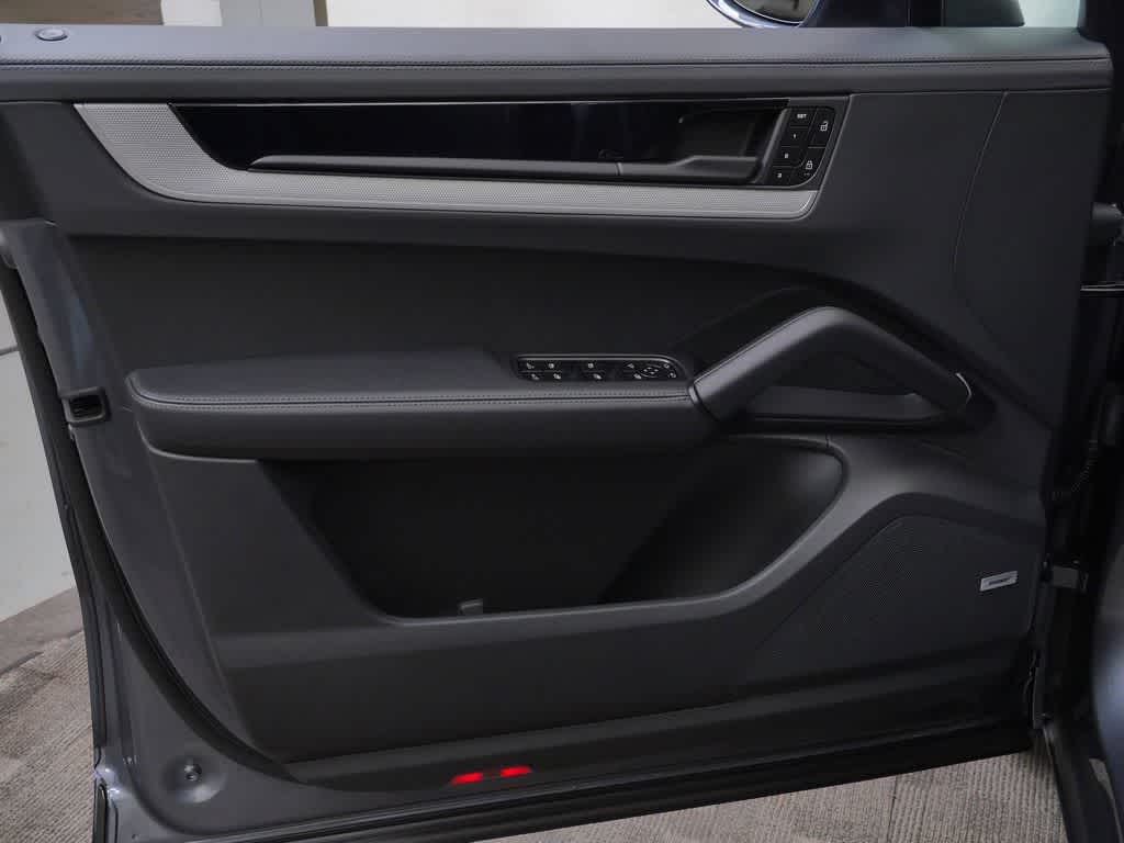 Thumbnail: 2026 Porsche Cayenne - 11