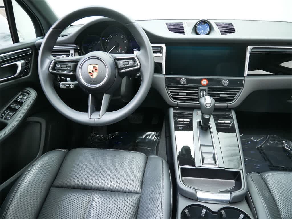 Thumbnail: 2025 Porsche Macan - 16