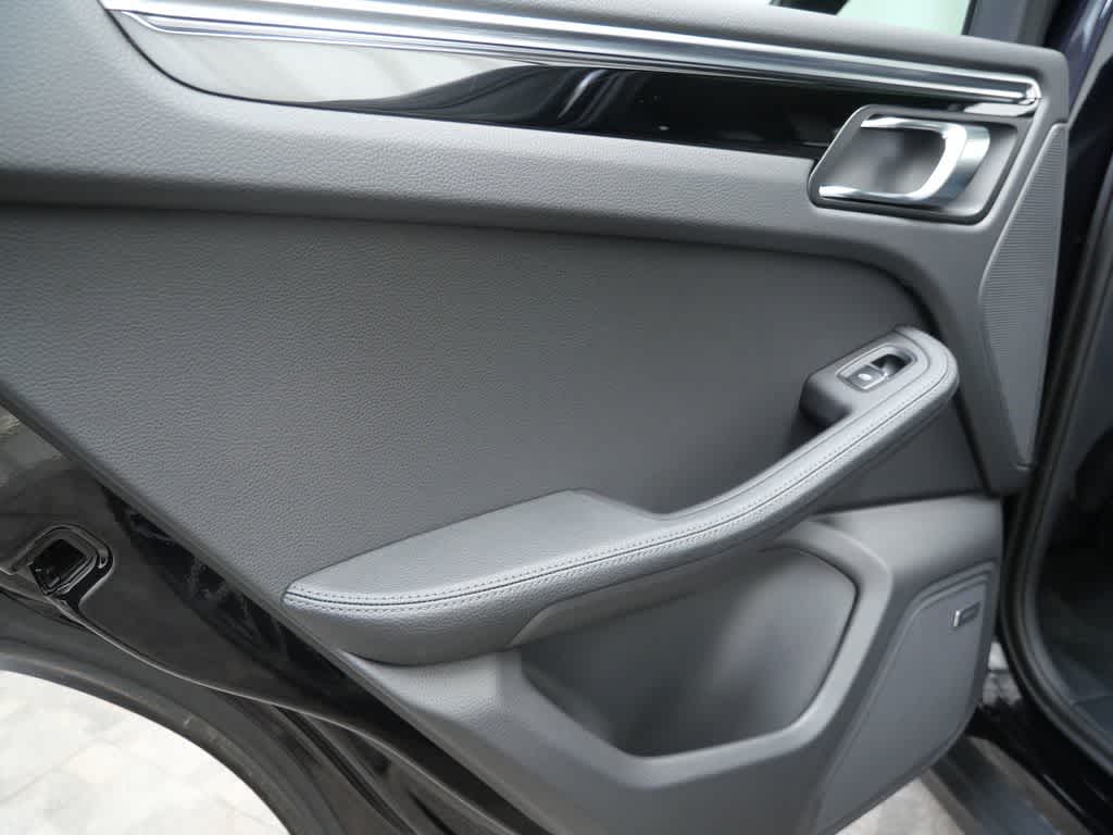 Thumbnail: 2024 Porsche Macan - 13