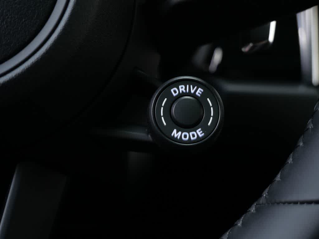 Thumbnail: 2026 Porsche Macan - 19