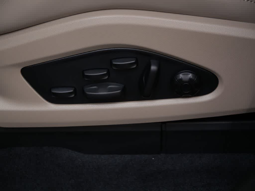 Thumbnail: 2026 Porsche Macan - 12