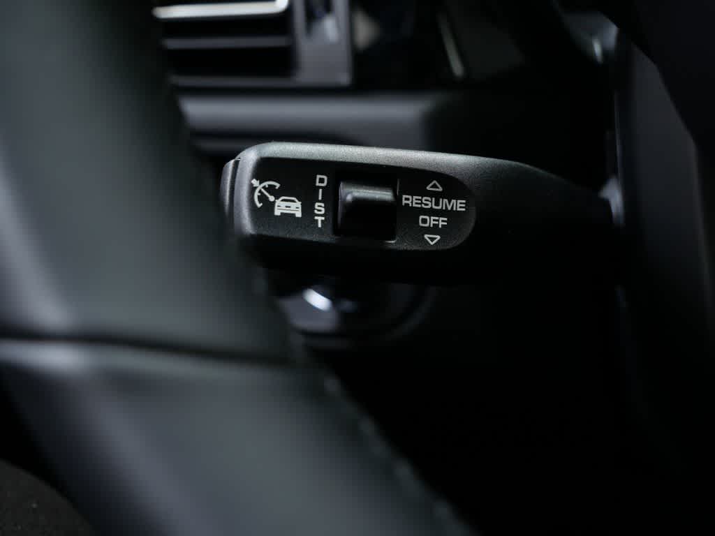 Thumbnail: 2026 Porsche Macan - 21