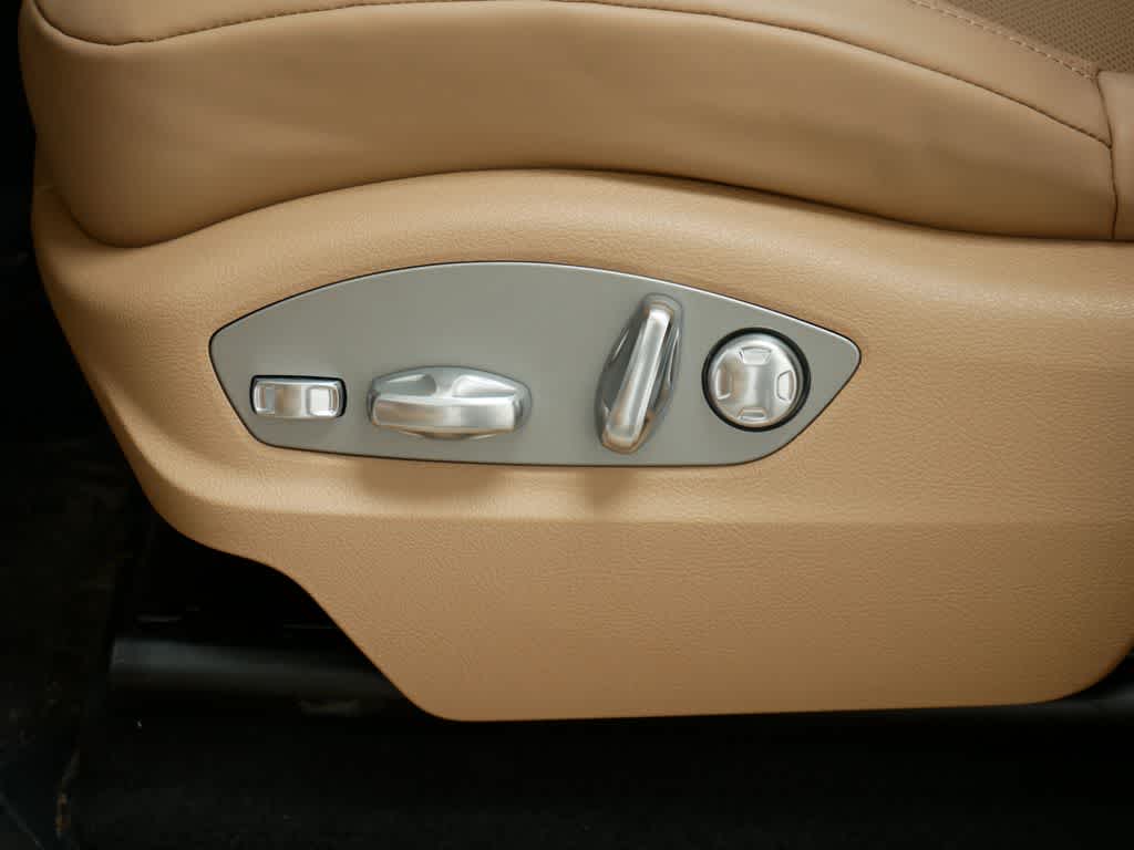 Thumbnail: 2025 Porsche Macan - 12