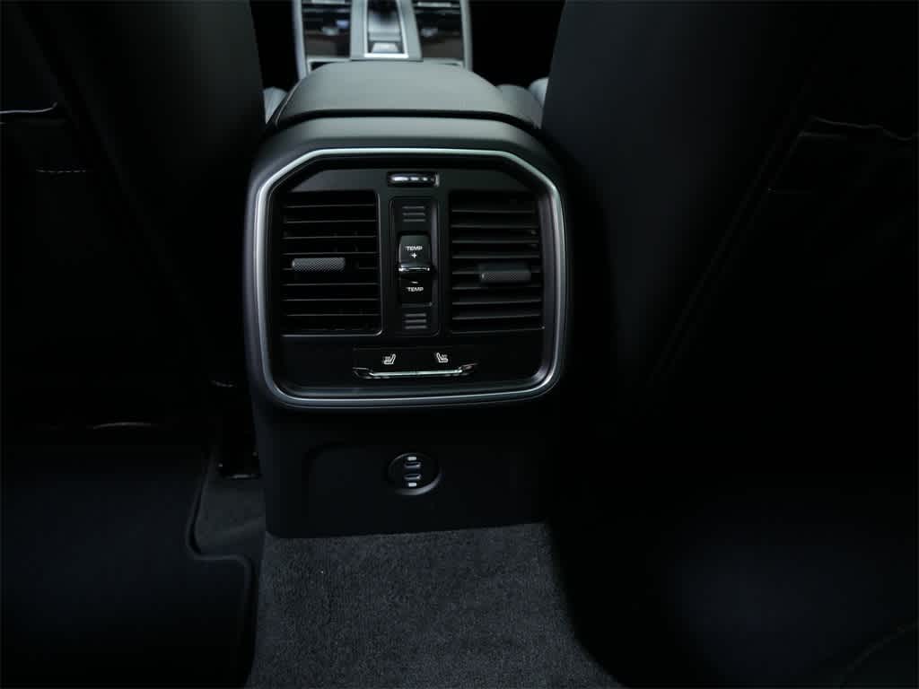 Thumbnail: 2026 Porsche Macan - 15