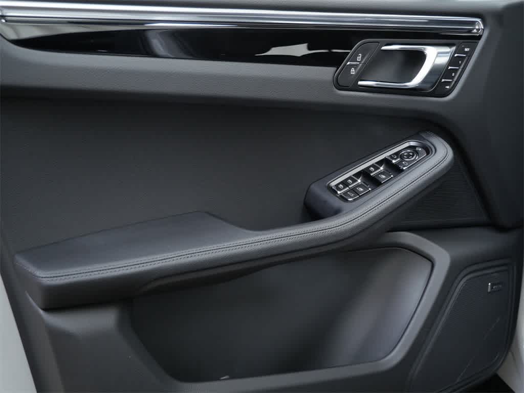 Thumbnail: 2026 Porsche Macan - 11