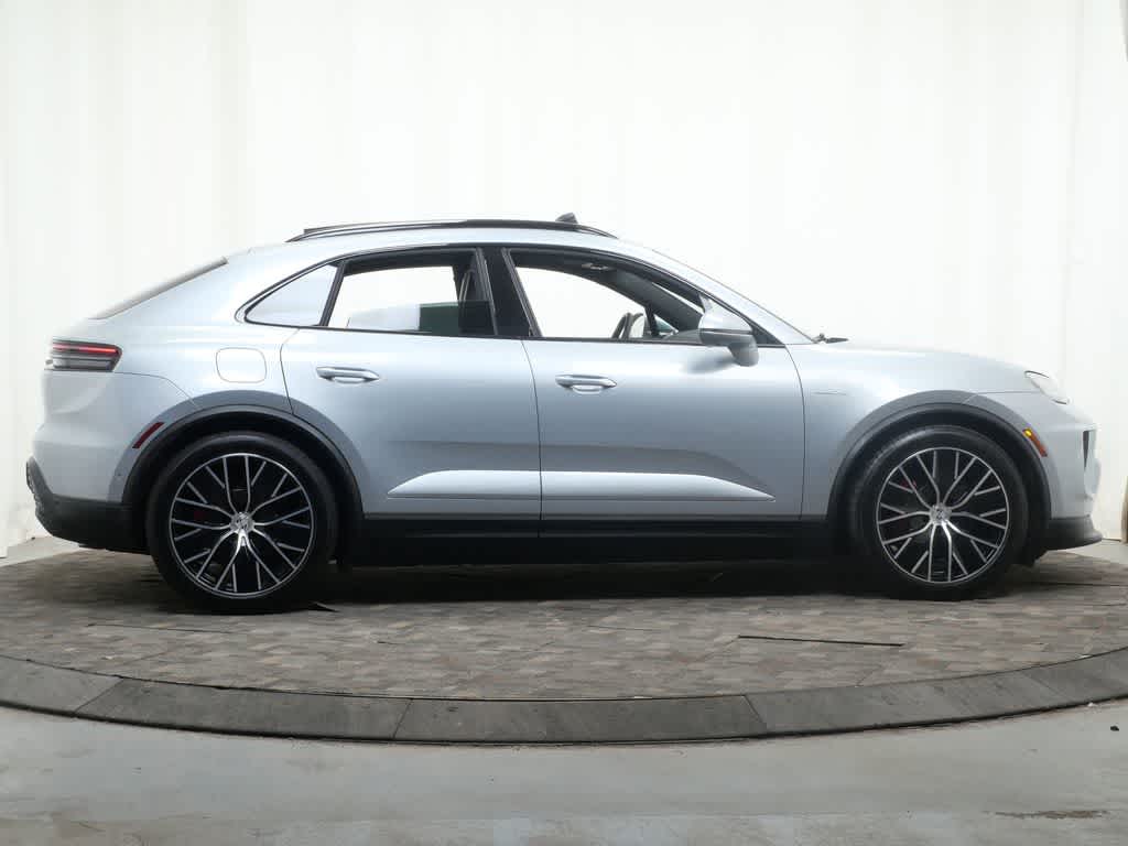 Thumbnail: 2025 Porsche Macan - 8