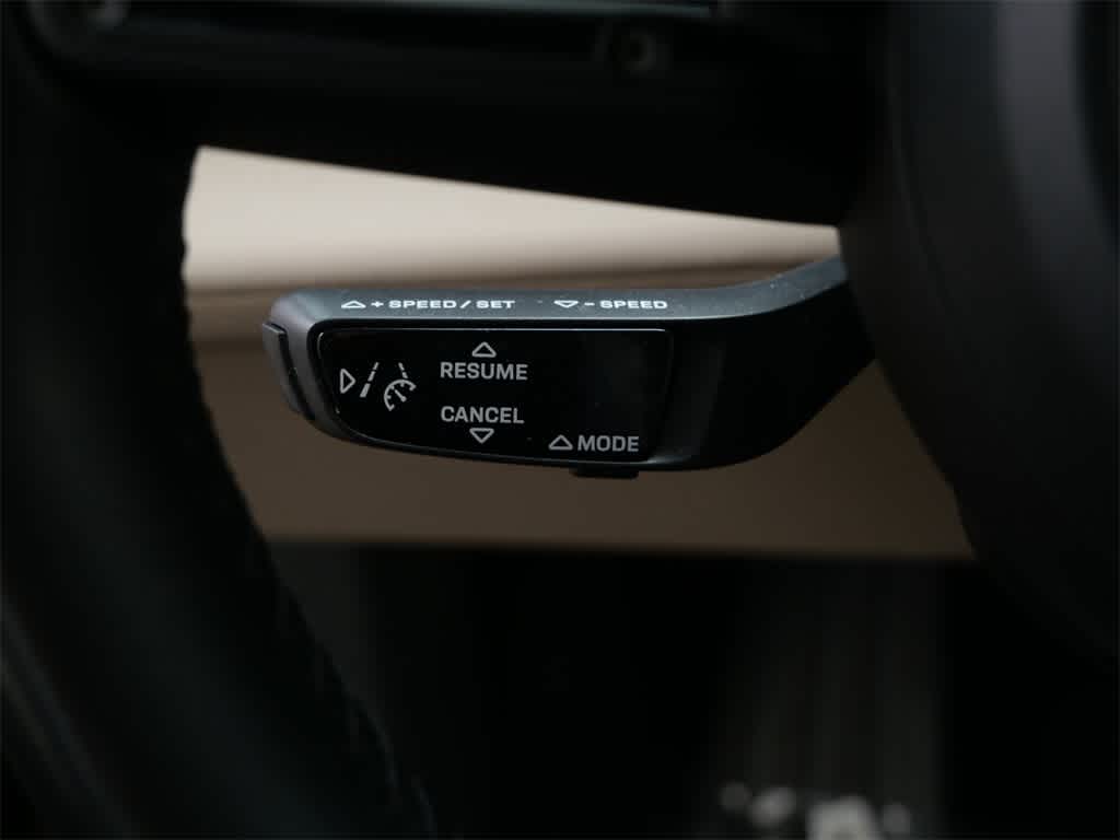 Thumbnail: 2022 Porsche Taycan - 22