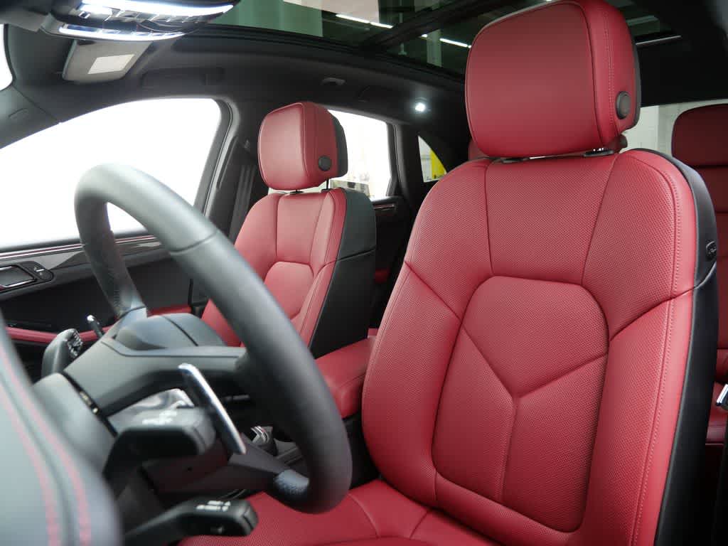 Thumbnail: 2025 Porsche Macan - 5