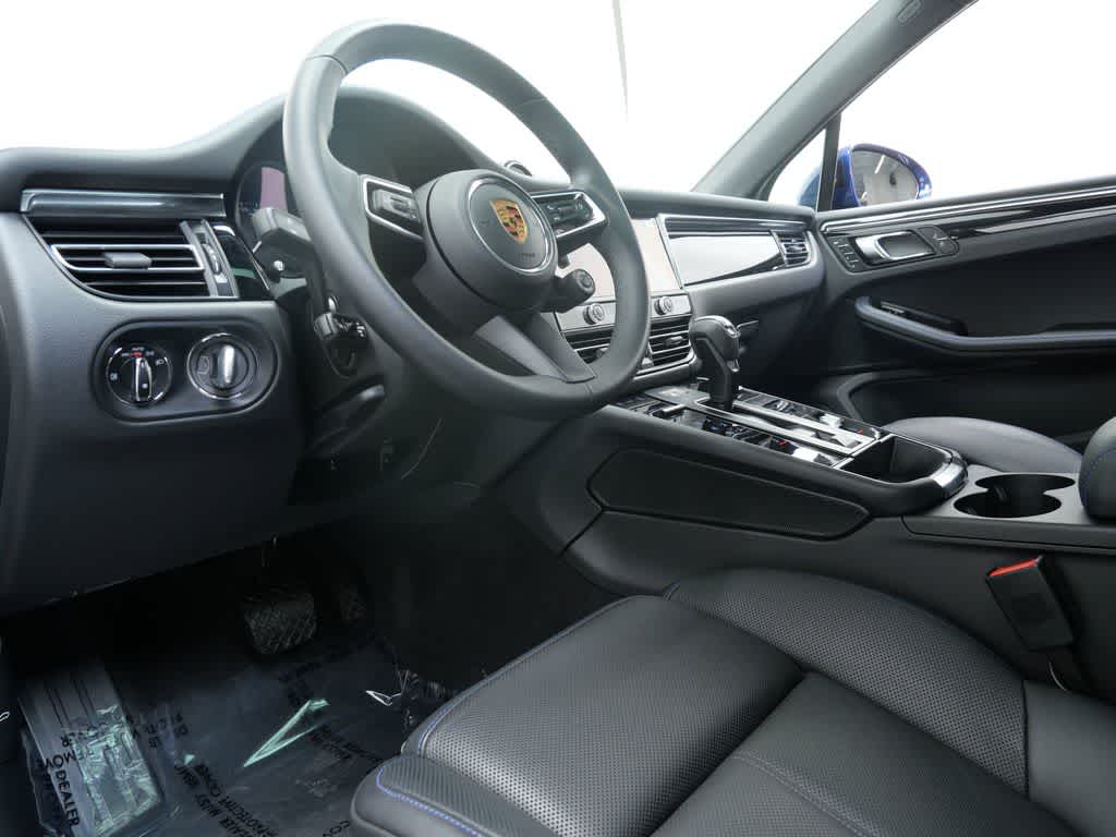 Thumbnail: 2023 Porsche Macan - 4