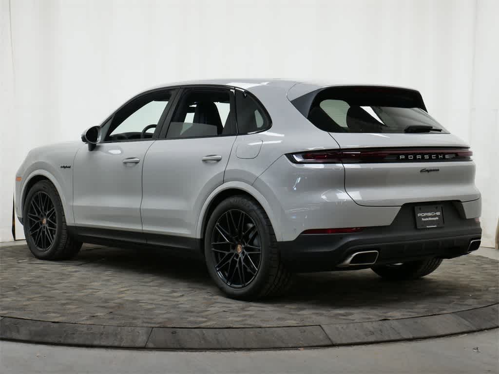 Thumbnail: 2025 Porsche Cayenne - 3