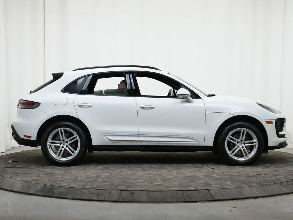 Thumbnail: 2025 Porsche Macan - 8