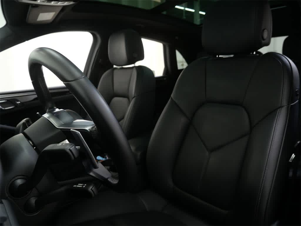 Thumbnail: 2020 Porsche Macan - 5