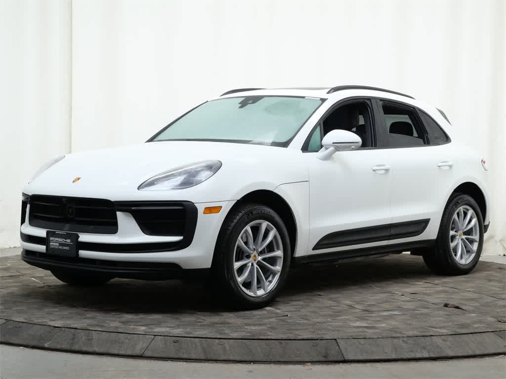 Thumbnail: 2025 Porsche Macan - 1