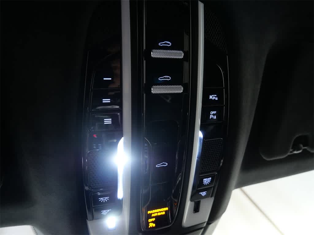 Thumbnail: 2018 Porsche Panamera - 27