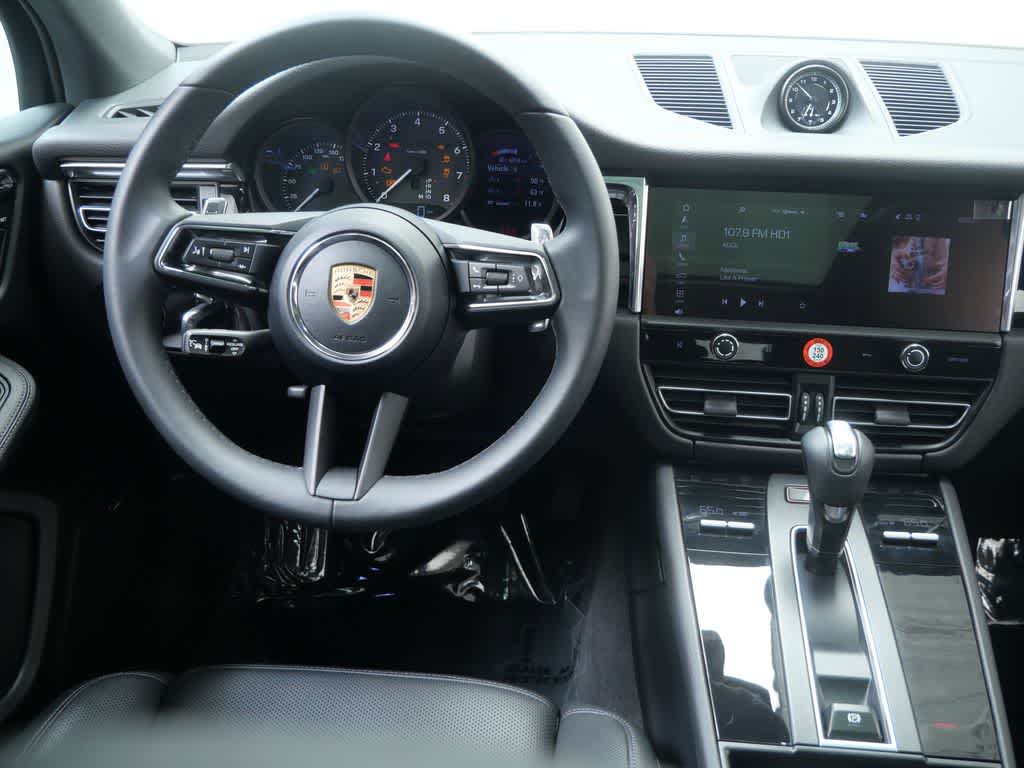 Thumbnail: 2025 Porsche Macan - 16