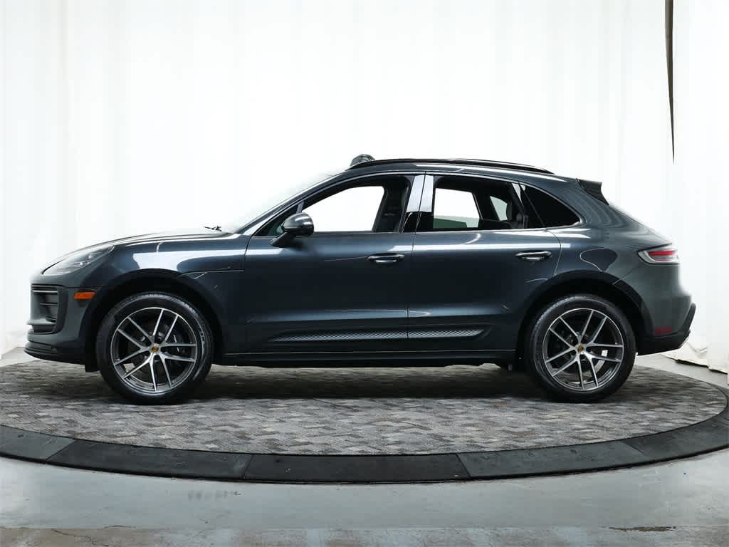 Thumbnail: 2025 Porsche Macan - 2