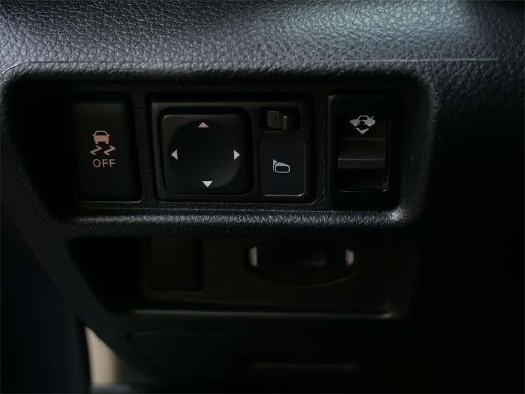 Thumbnail: 2013 Nissan Maxima - 17