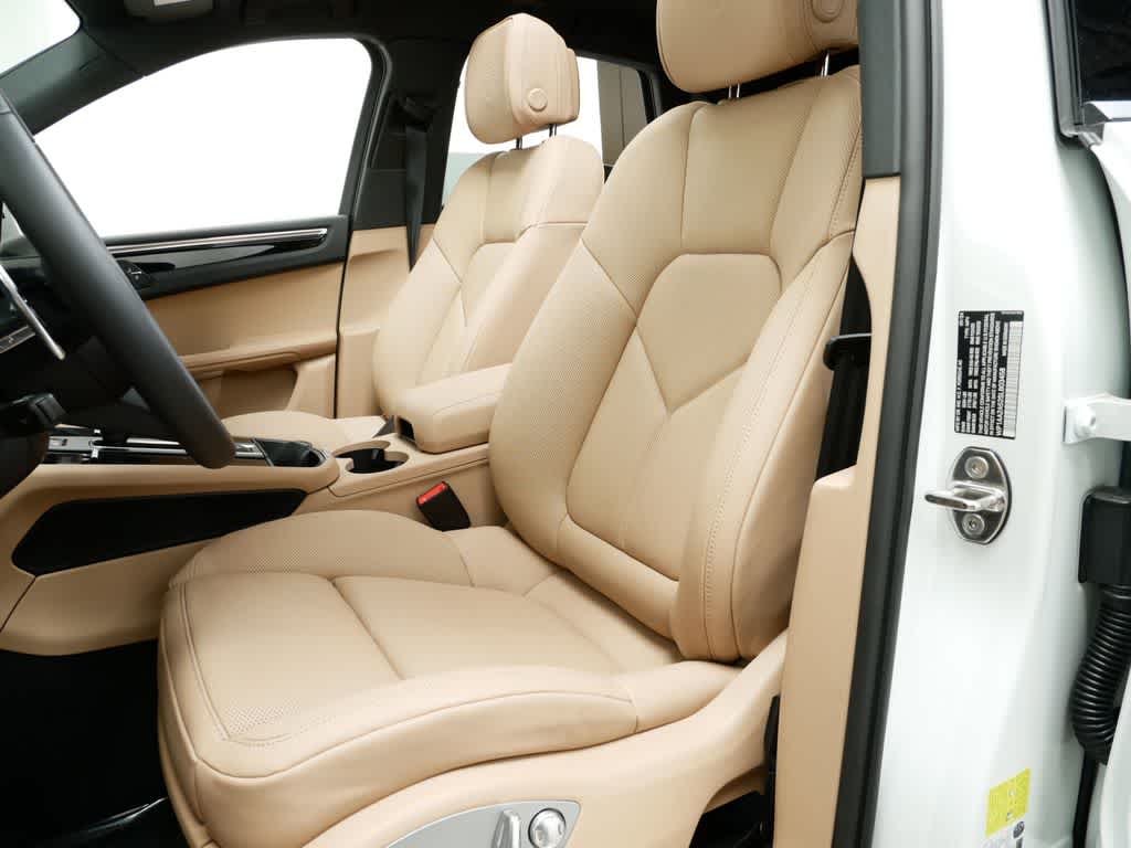 Thumbnail: 2025 Porsche Macan - 5