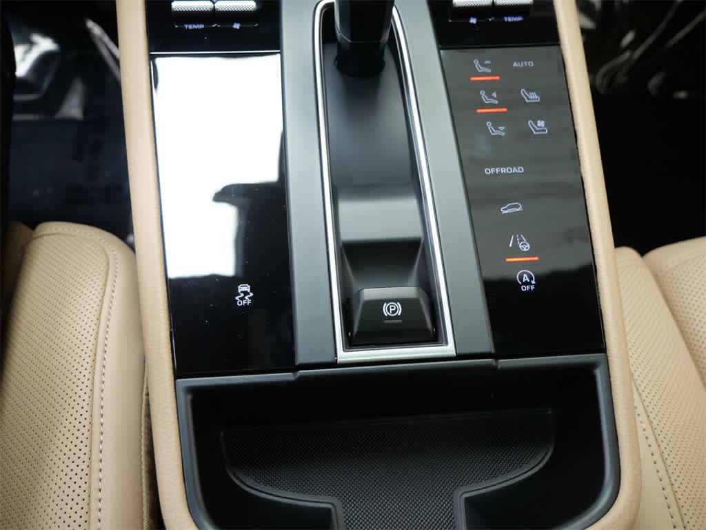 Thumbnail: 2026 Porsche Macan - 22