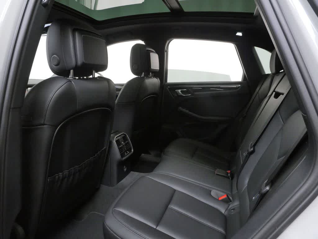 Thumbnail: 2026 Porsche Macan - 14