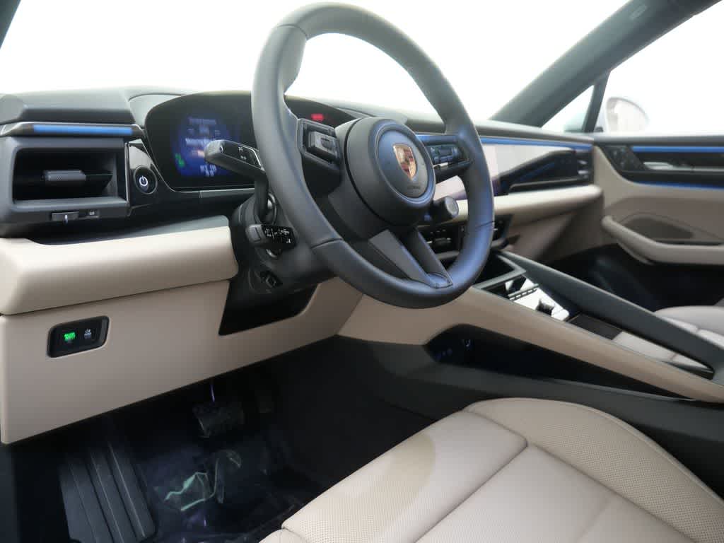 Thumbnail: 2026 Porsche Macan - 4