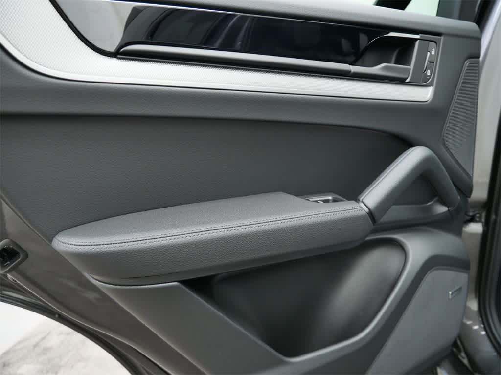 Thumbnail: 2026 Porsche Cayenne - 14