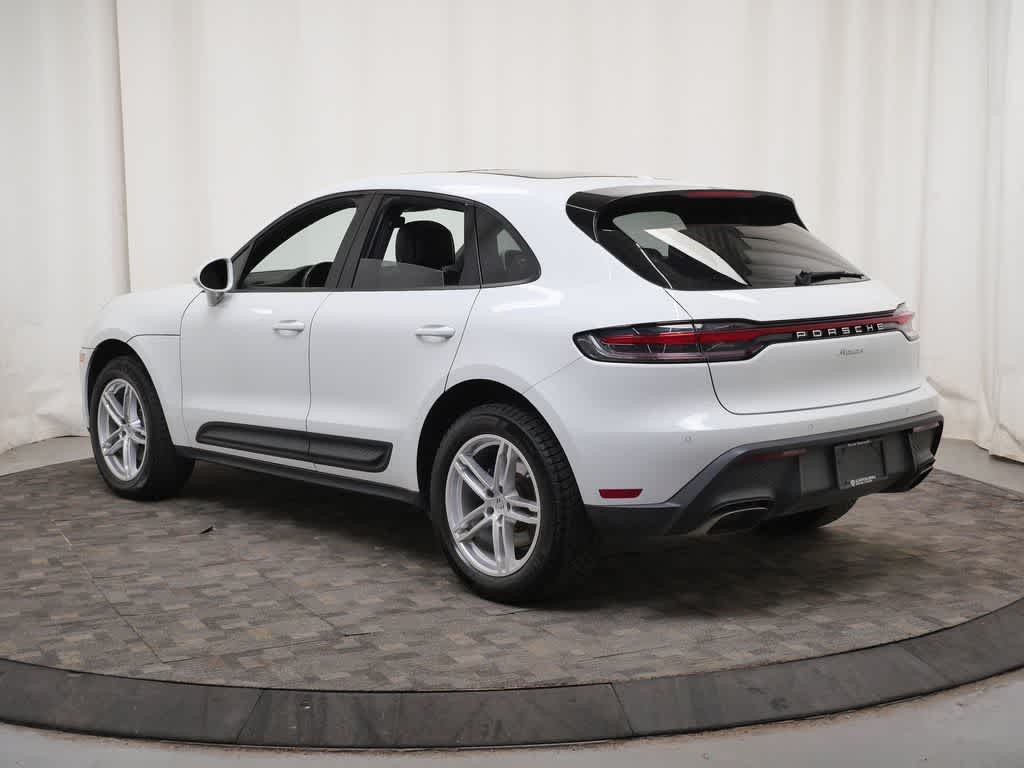 Thumbnail: 2024 Porsche Macan - 3