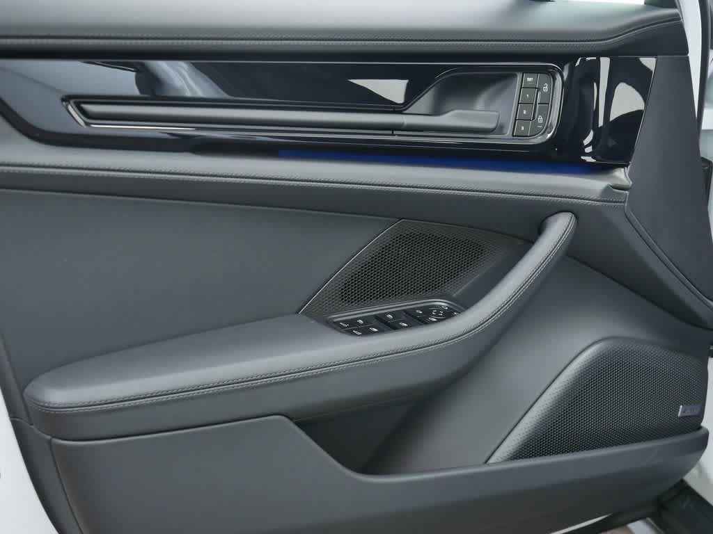 Thumbnail: 2026 Porsche Panamera - 11