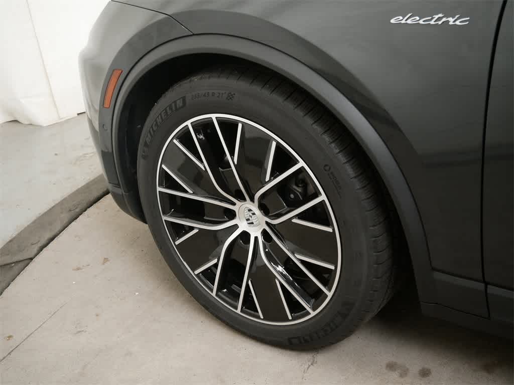 Thumbnail: 2024 Porsche Macan - 6