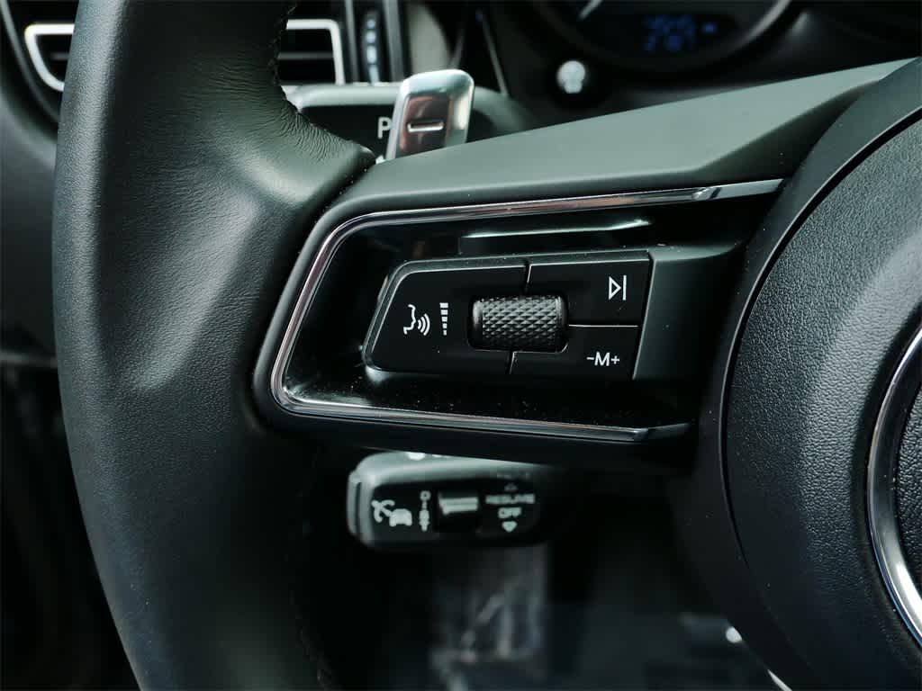 Thumbnail: 2025 Porsche Macan - 20