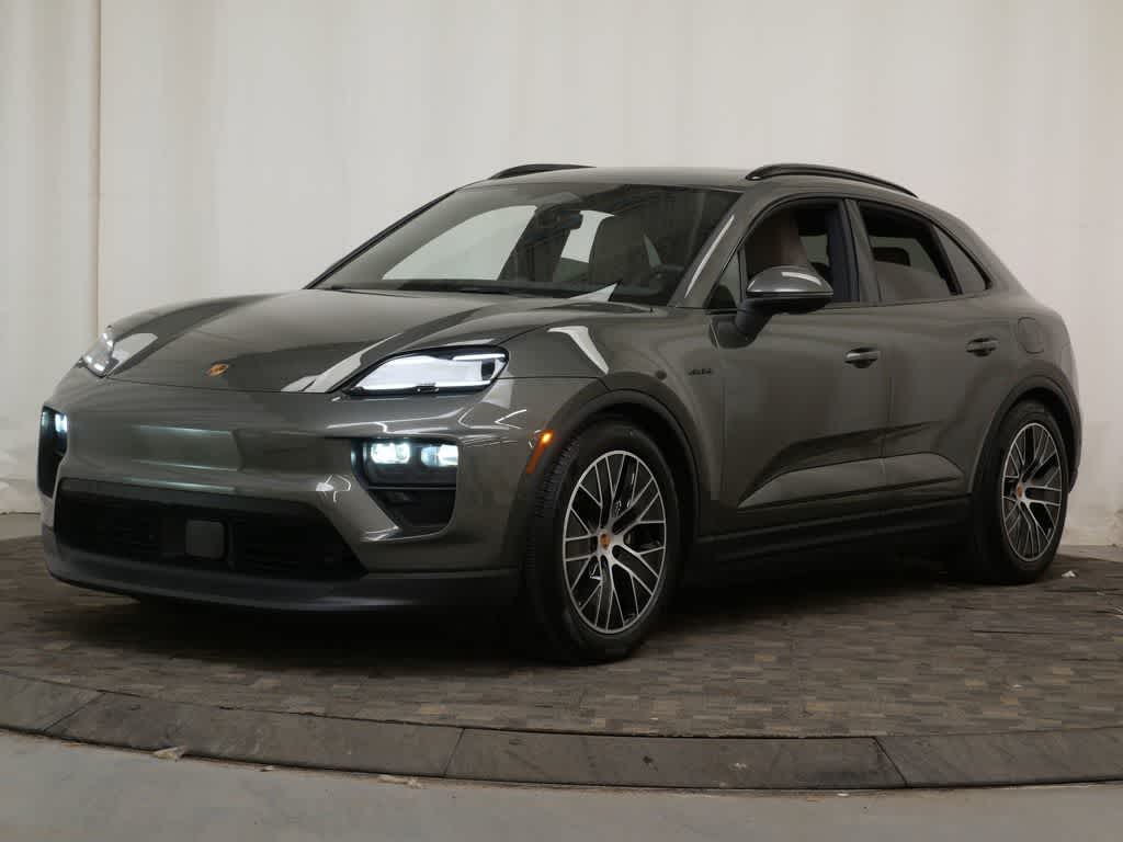 Thumbnail: 2026 Porsche Macan - 1