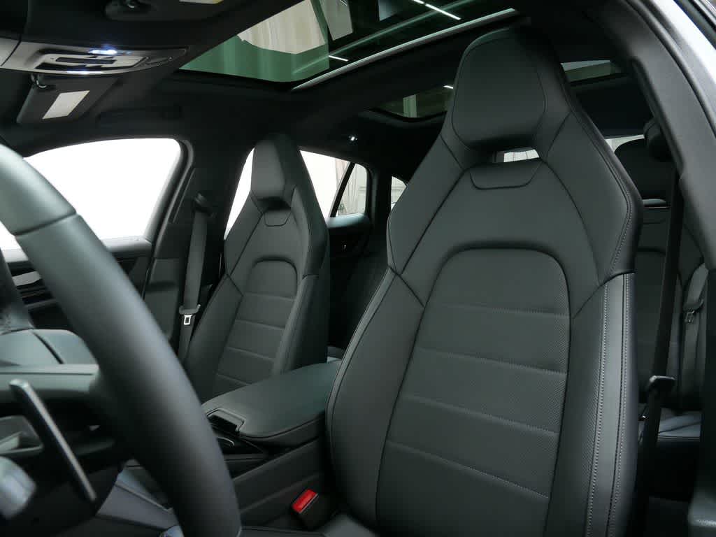 Thumbnail: 2026 Porsche Panamera - 5