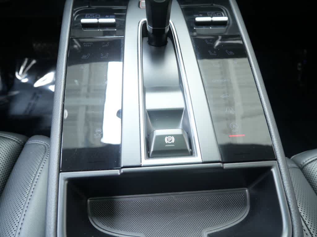 Thumbnail: 2025 Porsche Macan - 20