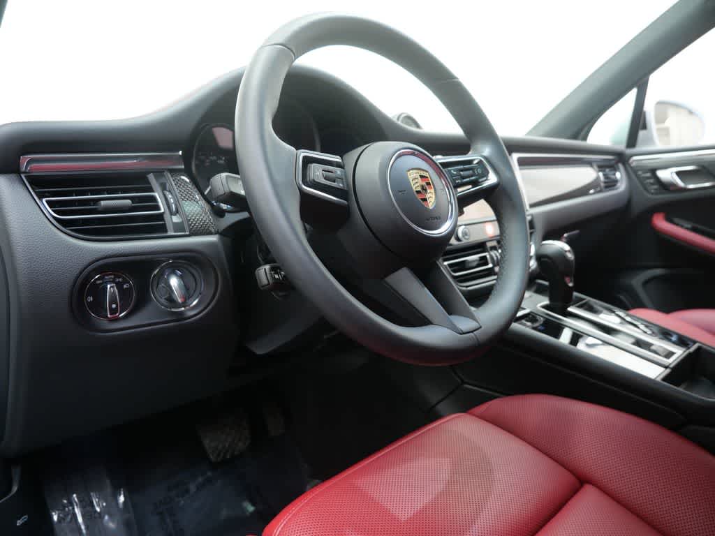 Thumbnail: 2025 Porsche Macan - 4