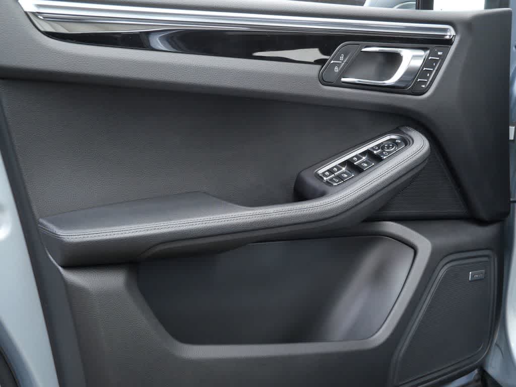 Thumbnail: 2022 Porsche Macan - 11