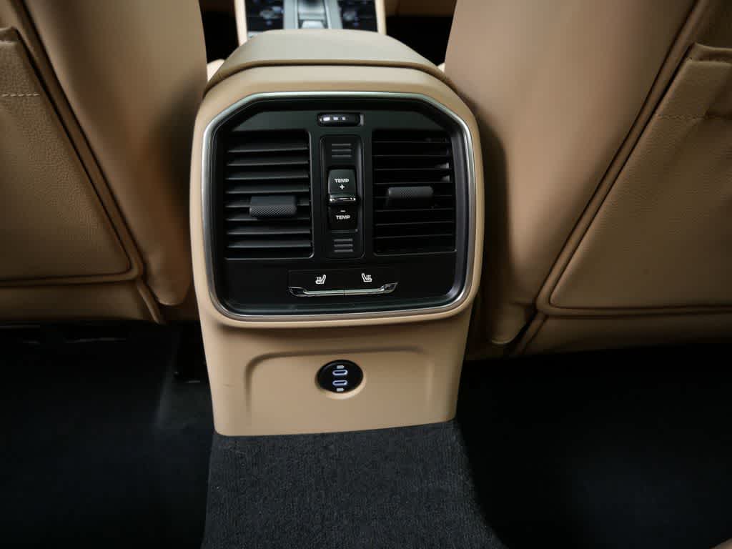 Thumbnail: 2025 Porsche Macan - 15