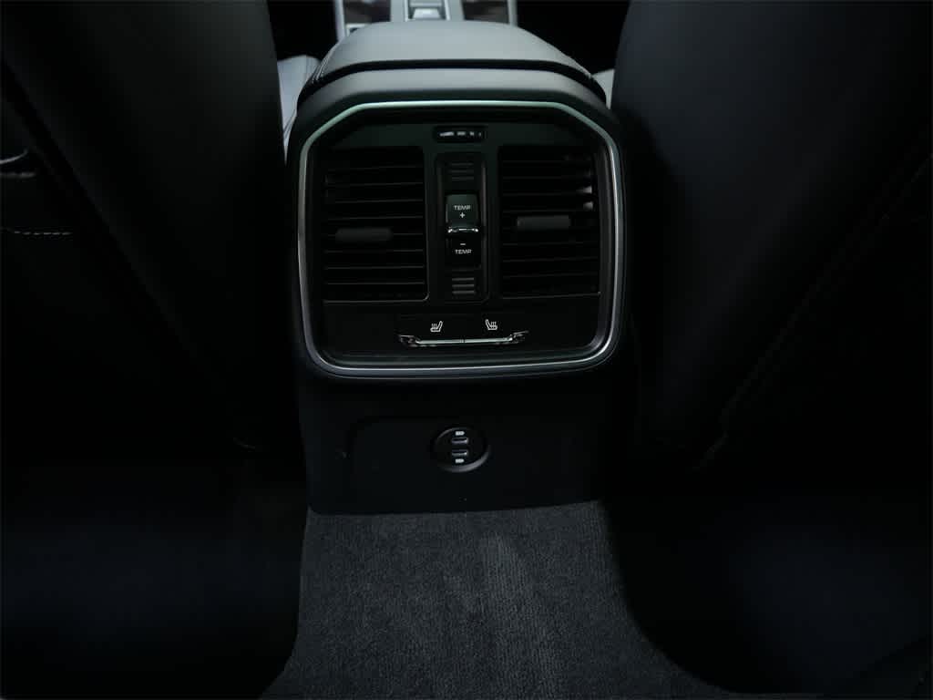 Thumbnail: 2025 Porsche Macan - 15