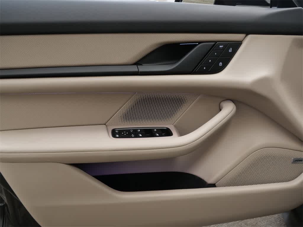 Thumbnail: 2022 Porsche Taycan - 12