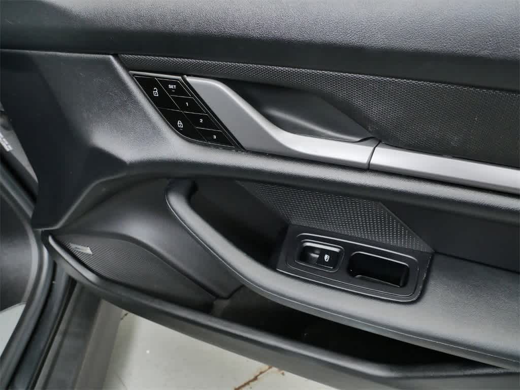 Thumbnail: 2021 Porsche Taycan - 29