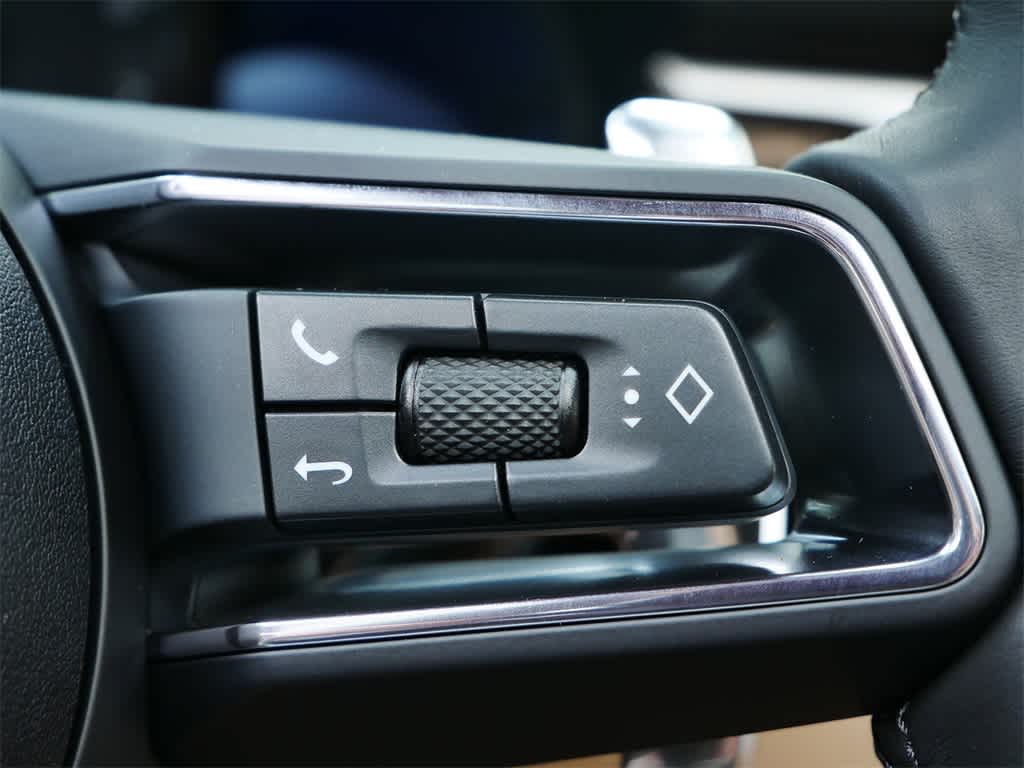 Thumbnail: 2025 Porsche Macan - 21