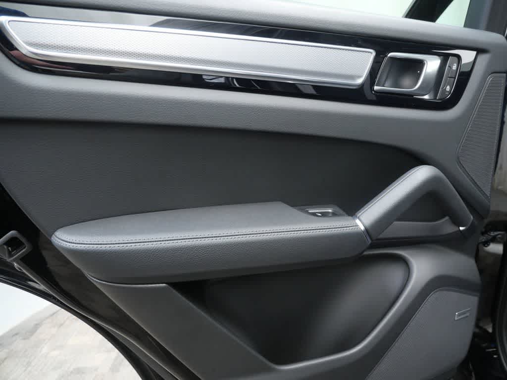 Thumbnail: 2023 Porsche Cayenne - 13