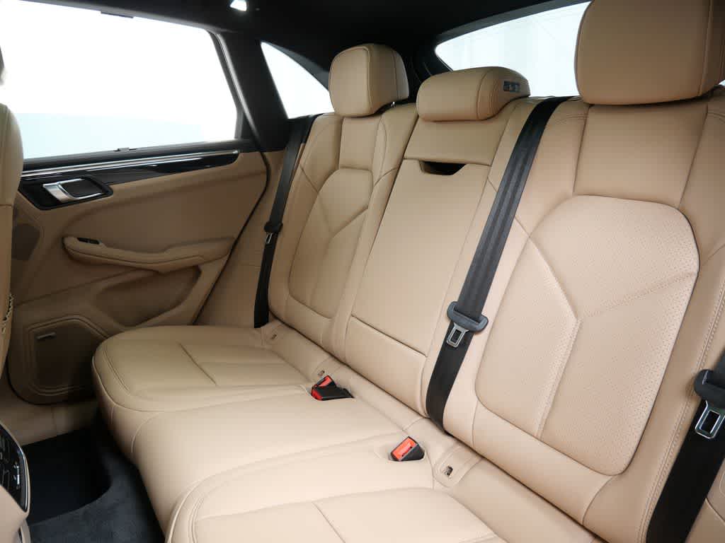 Thumbnail: 2026 Porsche Macan - 14